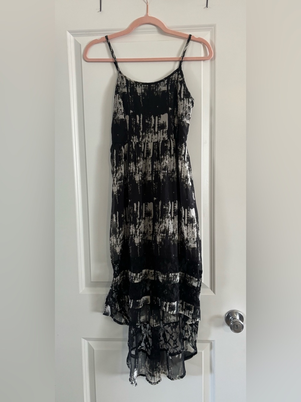 Women’s Black & White High-Low Lace Panel Sun Dress - Picture 3 of 7